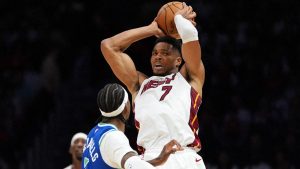 森林狼后场双核首秀狂飙14记三分，热火字母哥35+6难救阿德巴约